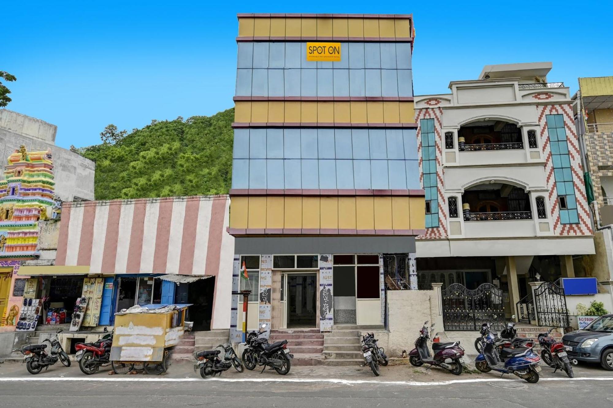 ホテル Spot On Svr Grand Vijayawāda エクステリア 写真
